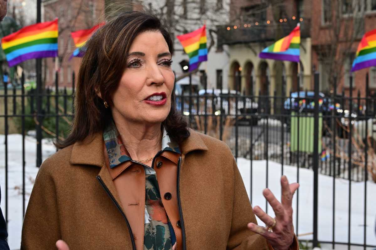 Numerosi gruppi chiedono a Hochul di espandere l’assistenza abitativa per HIV/AIDS oltre New York City