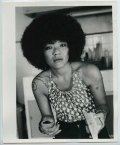 Diventare Angela Davis: ritratti evocano l'attivista nel tempo e nello spazio