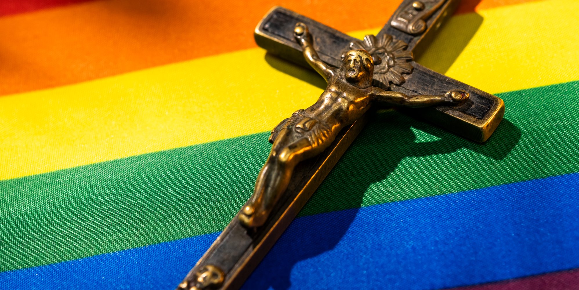 Uomo cristiano perde una causa per discriminazione dopo aver dichiarato di avere una fobia delle bandiere arcobaleno