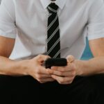 Ragazzo russo di 13 anni accusato di propaganda LGBT per un video che mostra un simbolo estremista