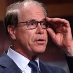 Il governatore repubblicano Mike Braun proclama giugno come Mese della Famiglia Nucleare in Indiana