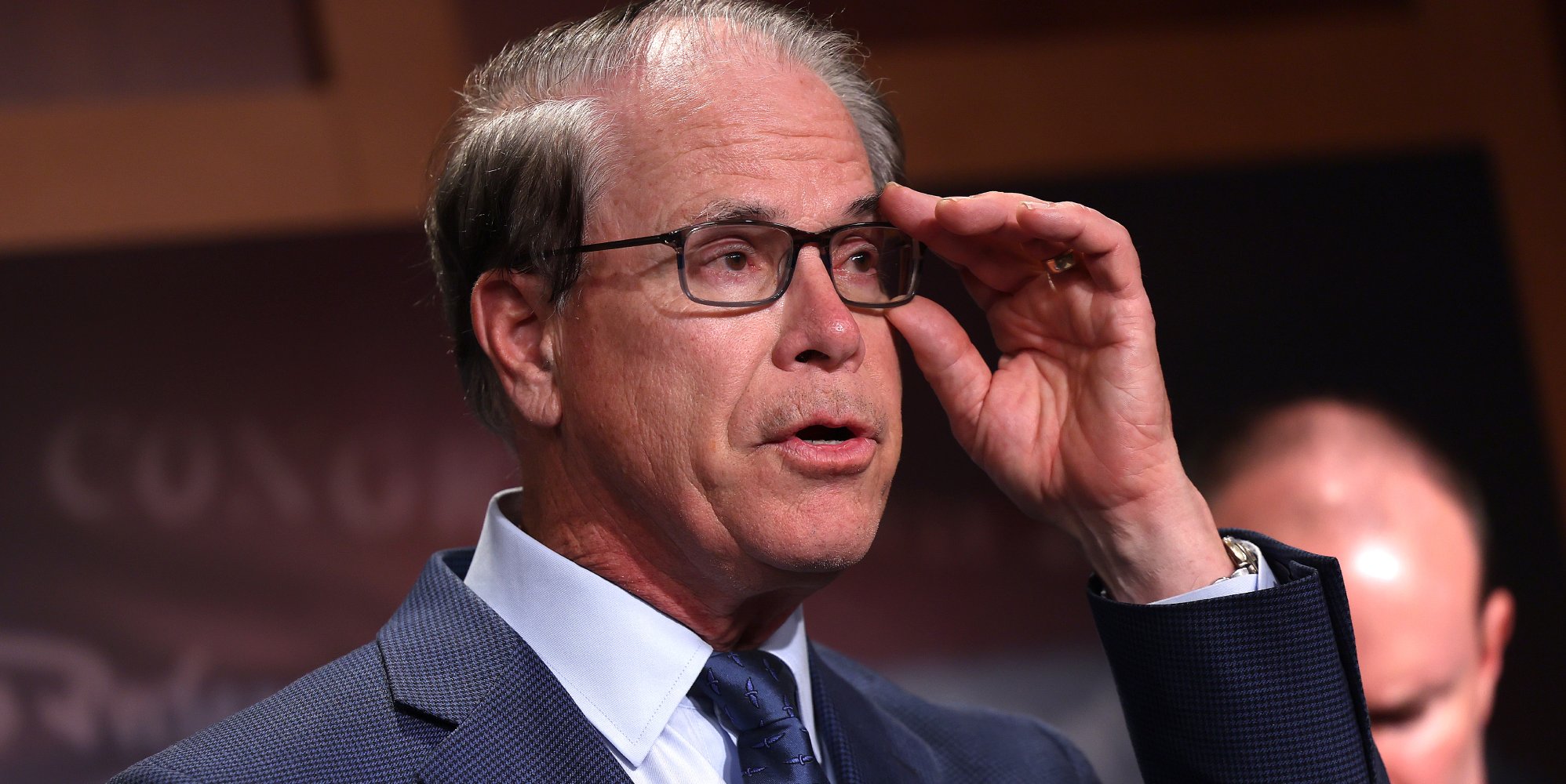 Il governatore repubblicano Mike Braun proclama giugno come Mese della Famiglia Nucleare in Indiana