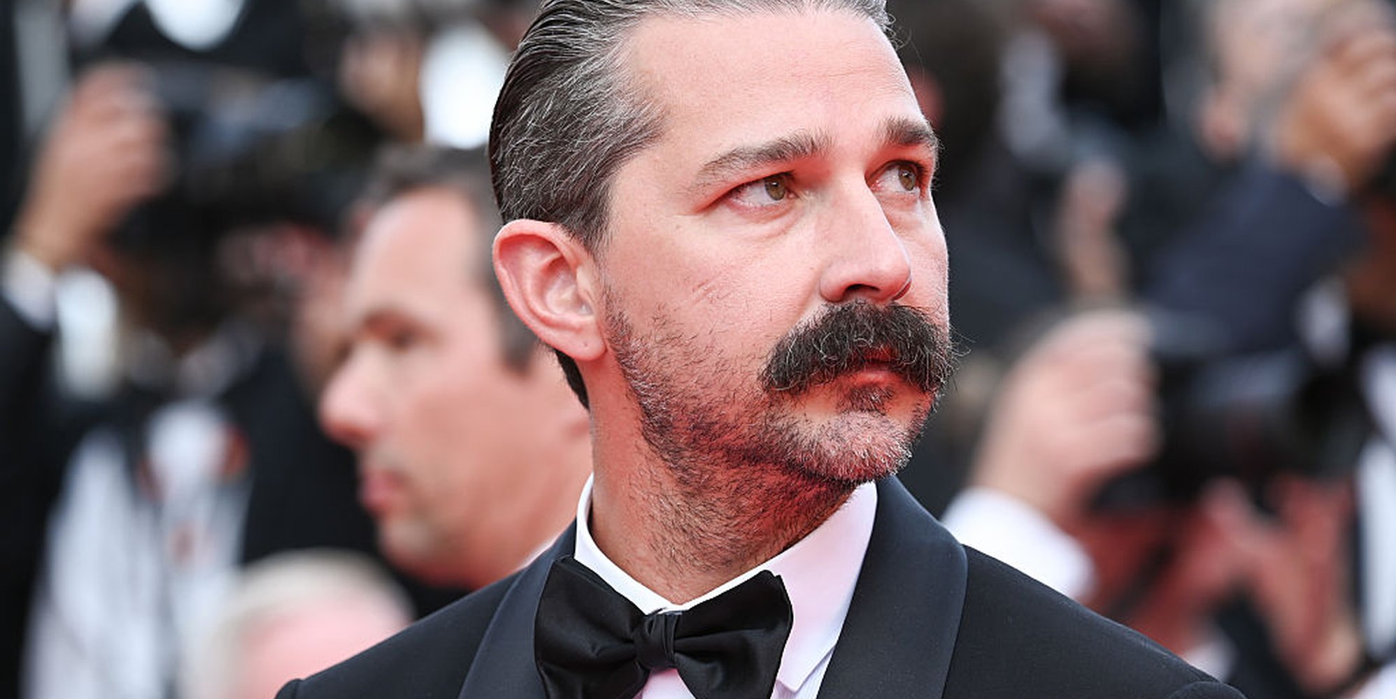 Shia LaBeouf si dichiara colpevole per rissa in un bar durante Mardi Gras; presunti insulti omofobi dettagliati