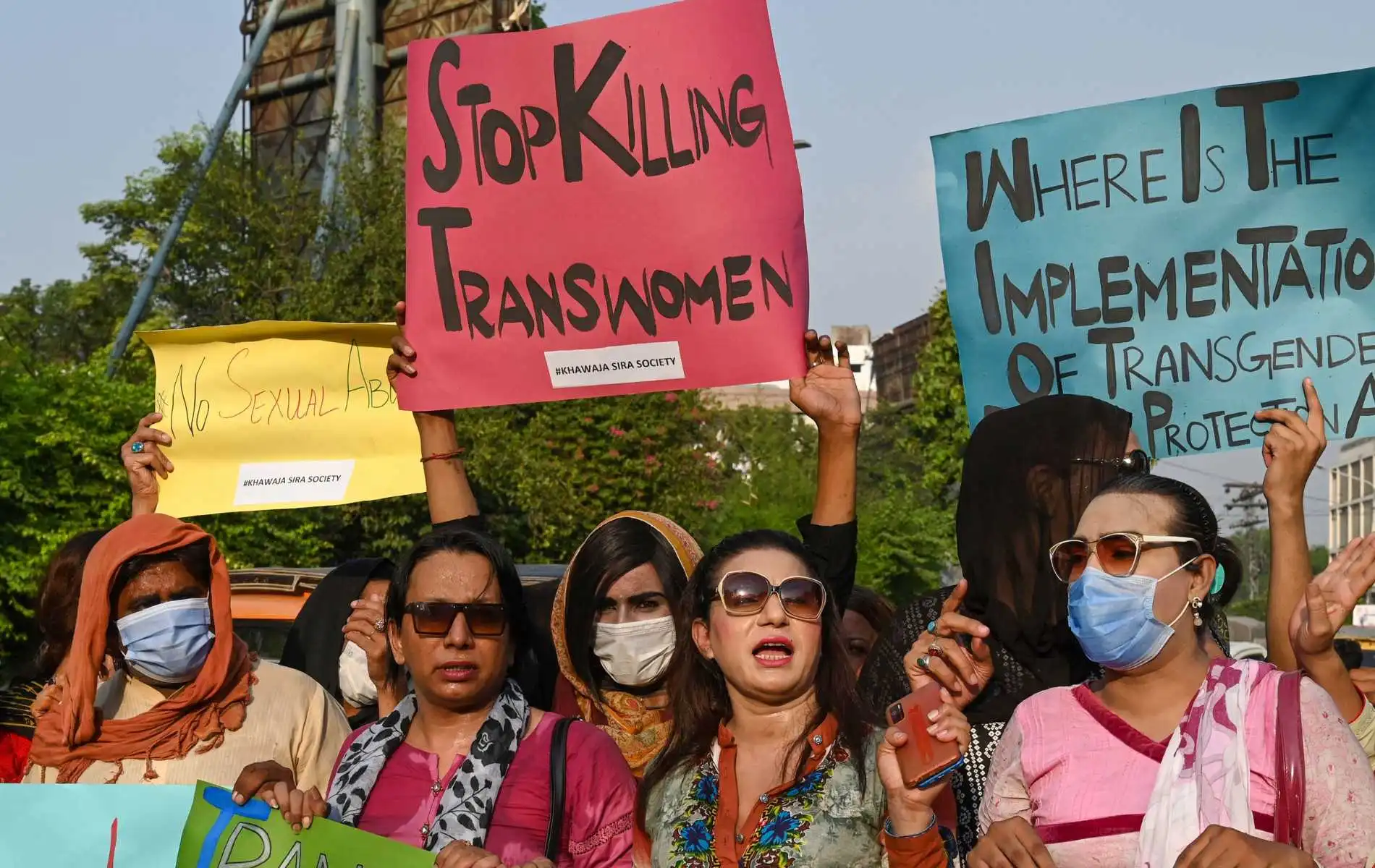 Sparatoria in Pakistan: una persona trans muore e un'altra è ferita