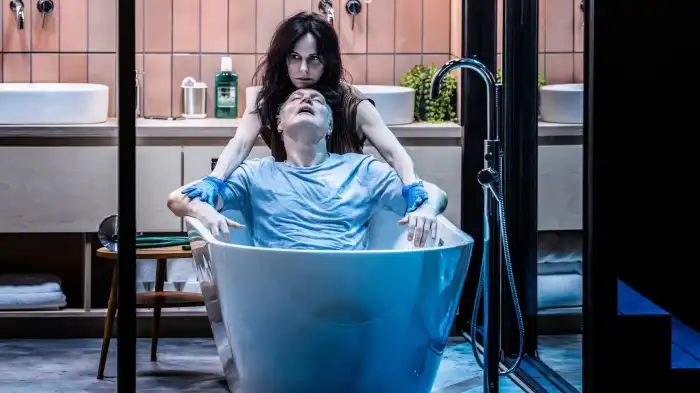 Mary Louise Parker e David Morrissey in "The Oresteia" al Bridge Theatre.