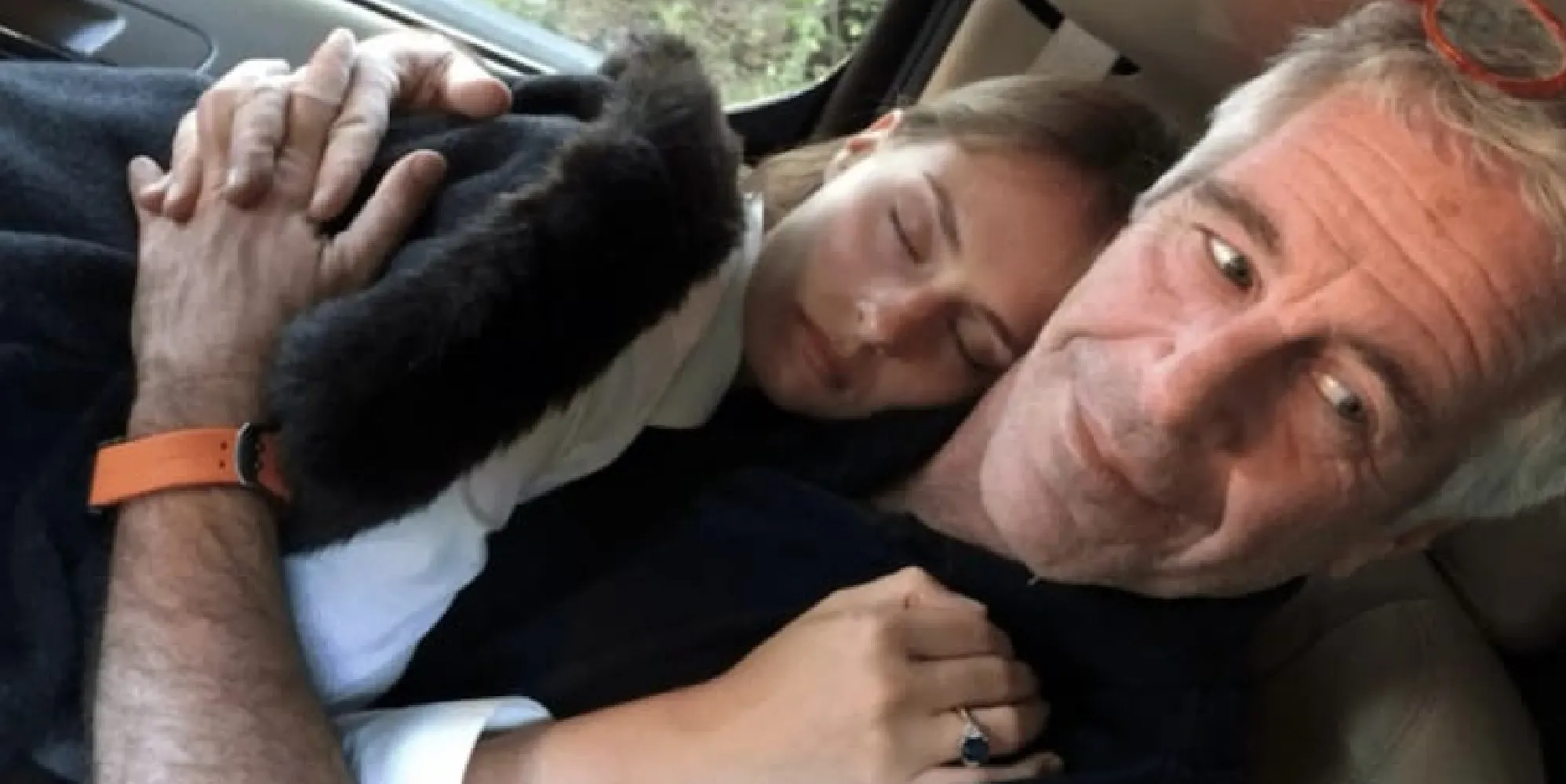 Epstein avrebbe organizzato un matrimonio tra persone dello stesso sesso per la fidanzata per ottenere la carta verde