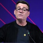 Andy Burnham affronta la crisi penitenziaria mettendo uomini nelle carceri femminili nonostante le regole trans