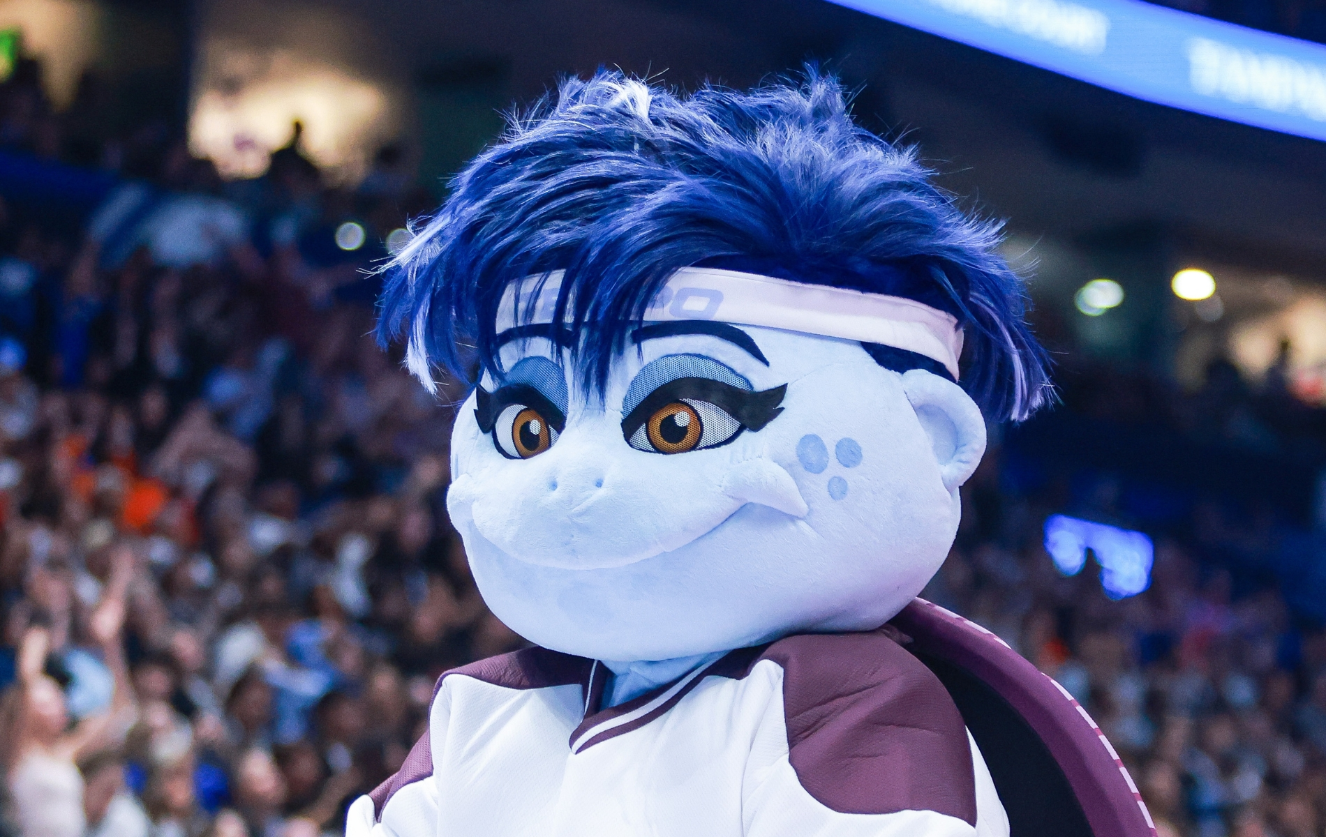Ex-conduttore ESPN accusa la mascotte non-binaria della WNBA di essere ridicola nel dibattito sugli atleti transgender