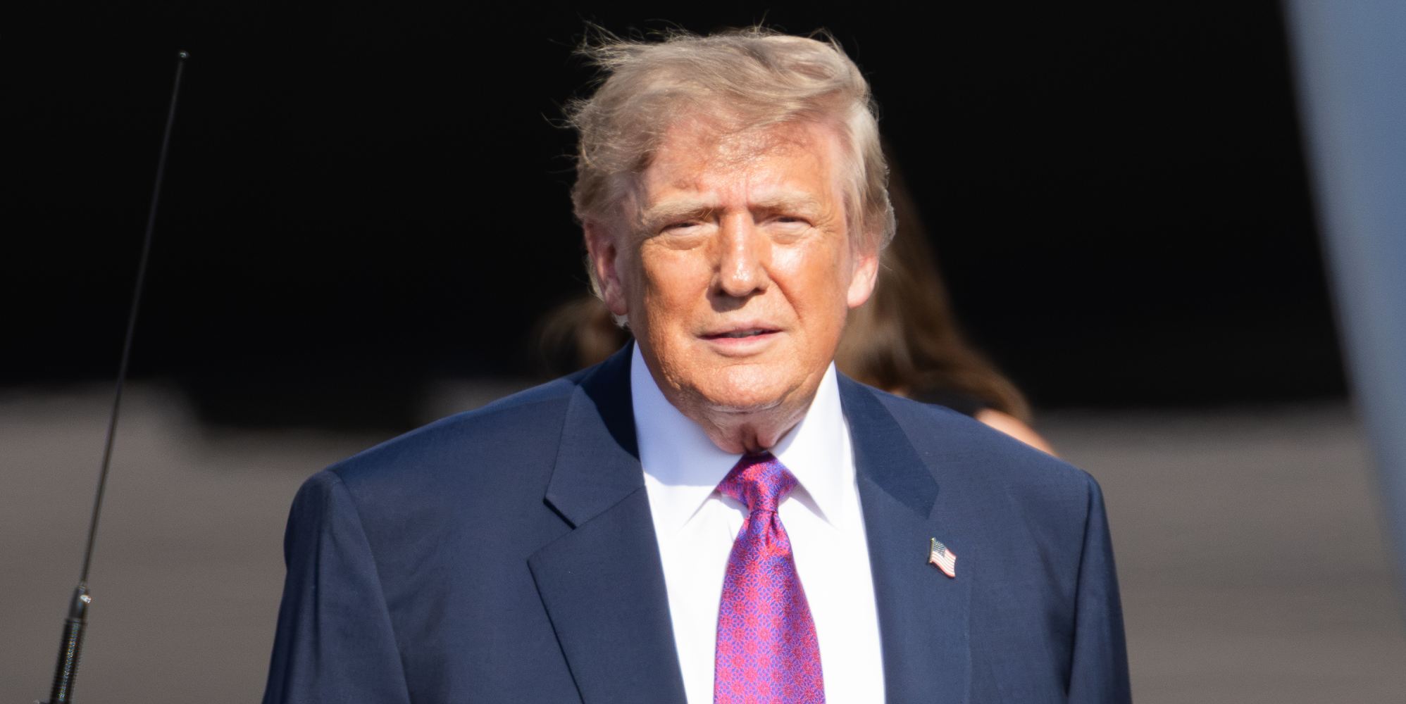 Nuovo rapporto dell'amministrazione Trump collega il sostegno alle persone trans alla violenza politica.