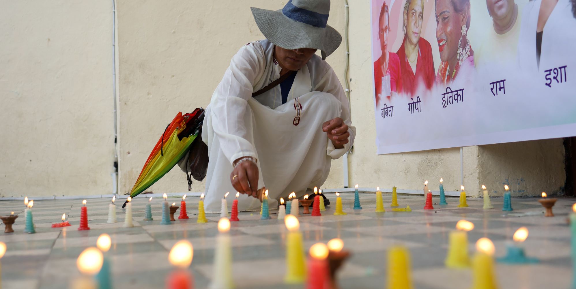 Gruppo LGBTQ+ nepalese celebra il Pride con una veglia per le vittime delle alluvioni