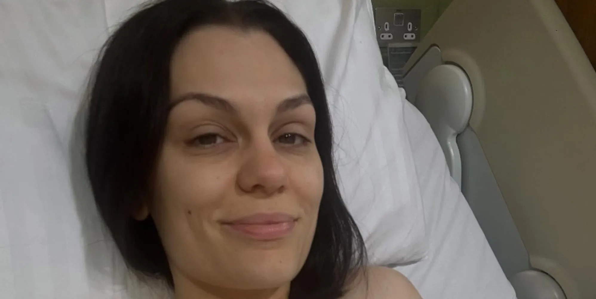 Jessie J annuncia una pausa dai social mentre si prepara al secondo intervento di ricostruzione legato al cancro