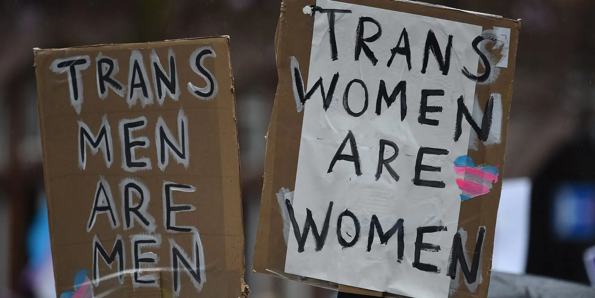 Tribunale assegna 35.000 dollari a un uomo trans dopo che il datore di lavoro ha usato il suo nome di nascita