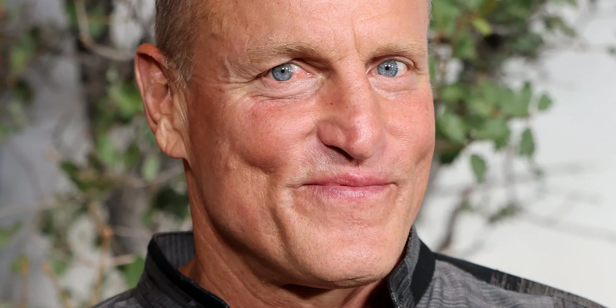 Woody Harrelson vuole cacciare Trump: stiamo tornando indietro