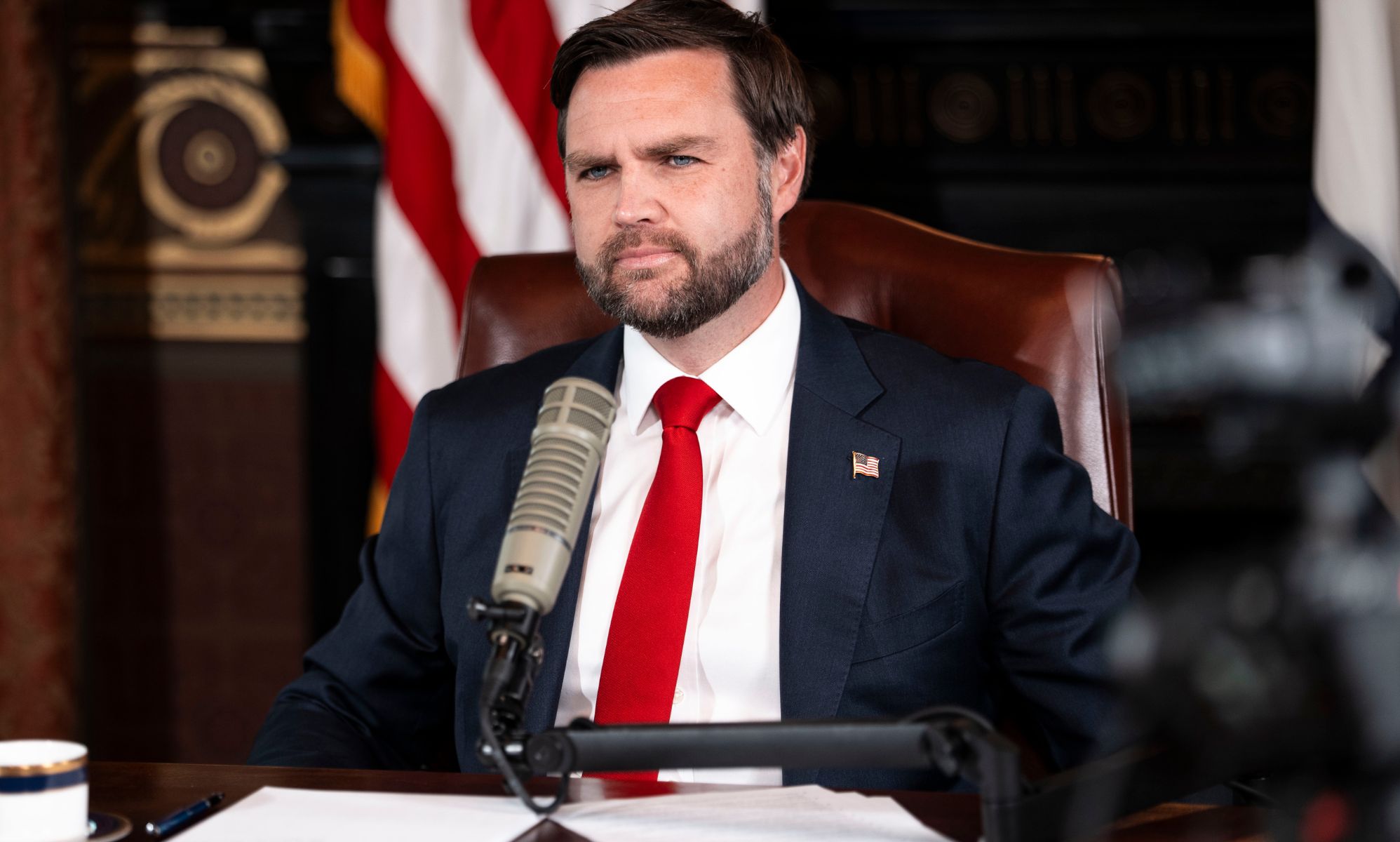 JD Vance accusa falsamente un'organizzazione di protesta queer di adorare il diavolo