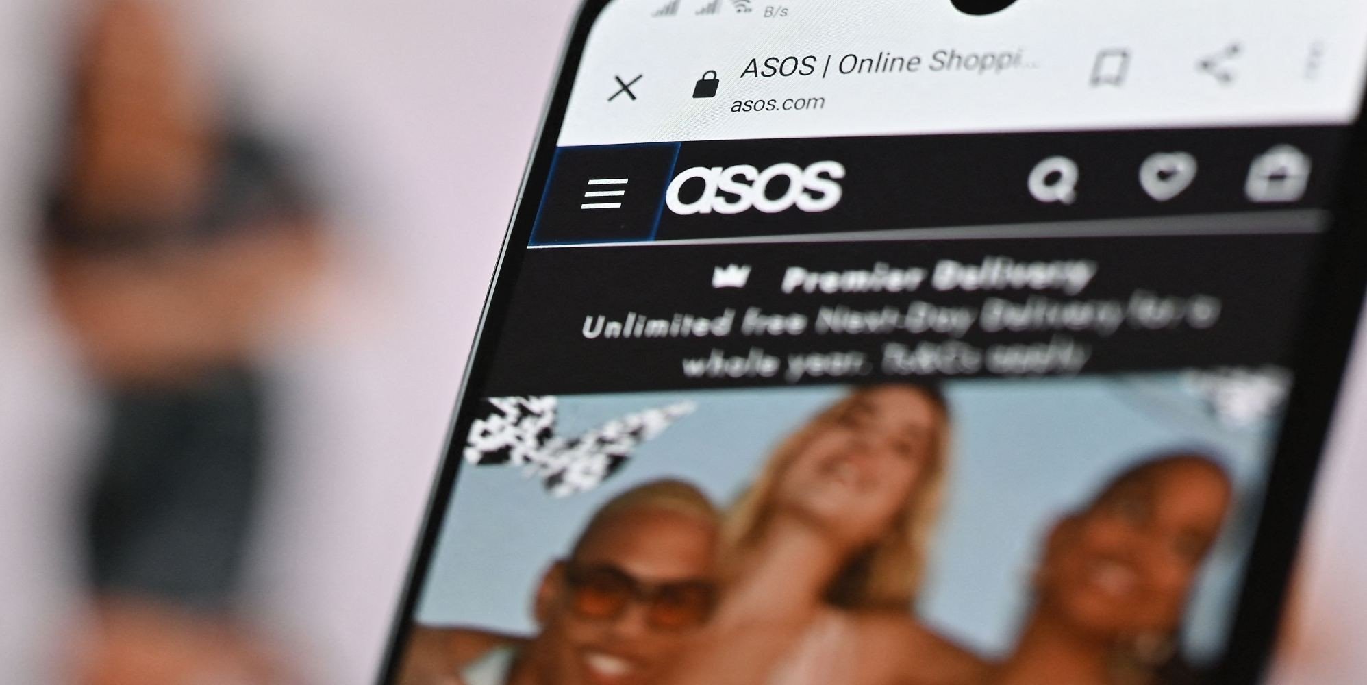 Avviso agli utenti di ASOS: l'app hackerata e compare un messaggio minaccioso