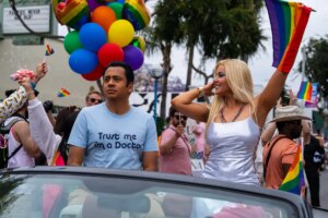 Intervista: Kal Penn sulla sua prima interpretazione di un personaggio gay in Trust Me, I’m a Doctor