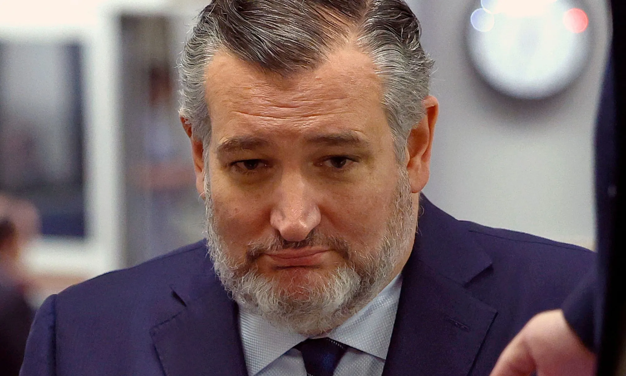 Ted Cruz si scaglia contro le 'streghe transgender di sinistra' che odiano Donald Trump