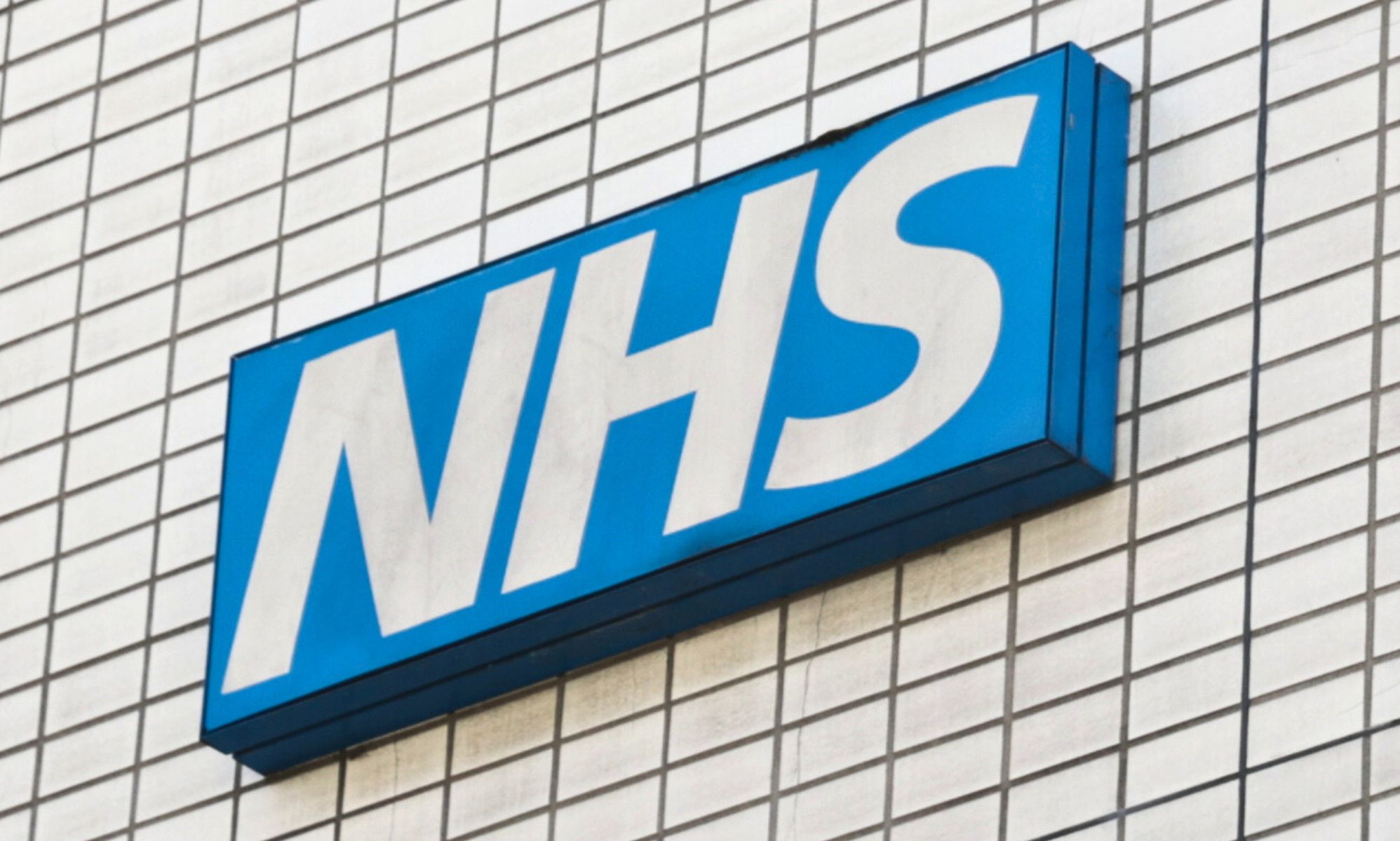Nuove linee guida NHS: i pazienti trans devono utilizzare i reparti in base al sesso biologico